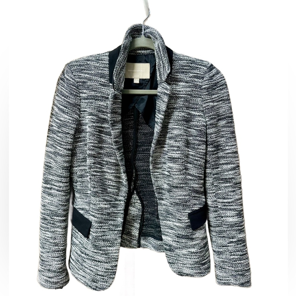Black and grey long sleeve blazer